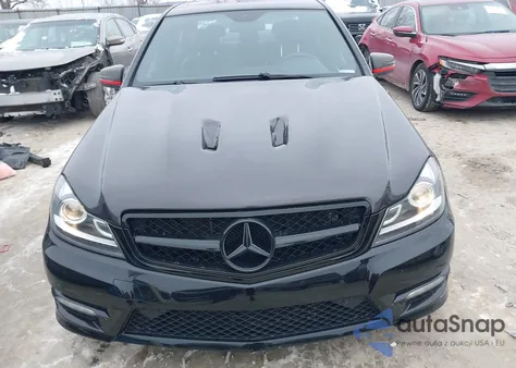 2012 Mercedes-Benz C 300 Luxury 4Matic/Sport 4Matic z USA, uszkodzony, nr VIN WDDGF8BB8CA650080